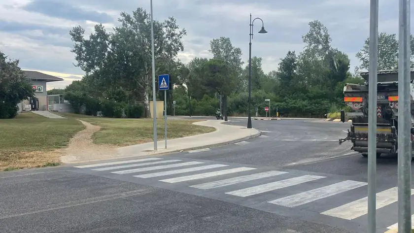 Per attraversare sulle strisce in bici si deve scendere dal sellino