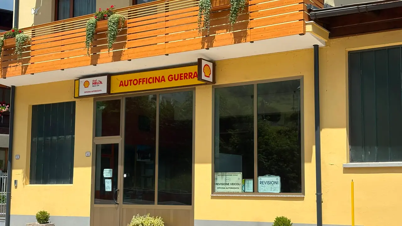 L'autofficina dove lavorava la vittima