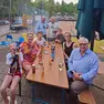 Iryna , Viktoriia e Danylo con il sindaco Sergon e gli assessori