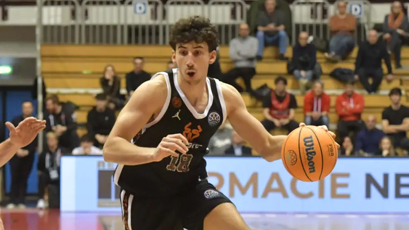 Pietro Iannuzzi in azione con la Pallacanestro Trieste Foto Francesco Bruni