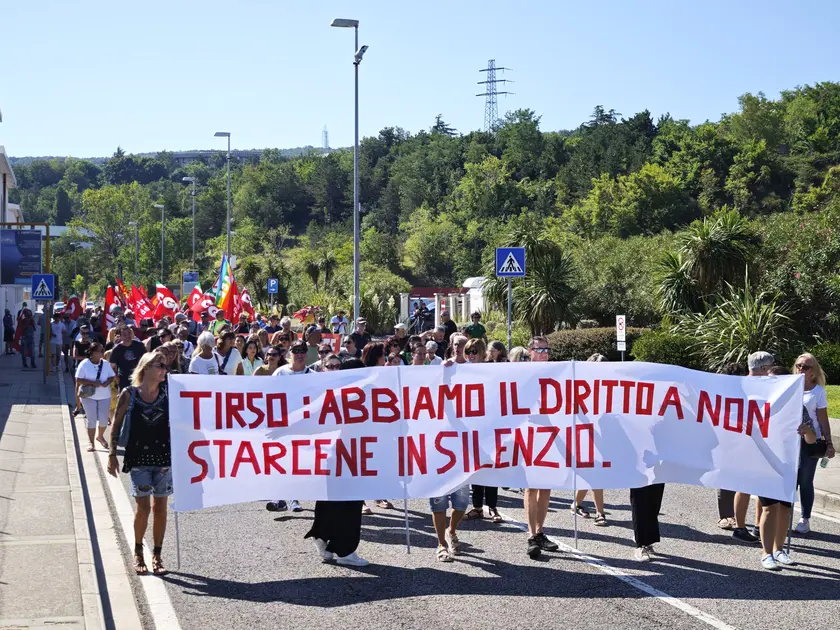 Il corteo di agosto scorso in sostegno ai lavoratori Tirso a Muggia