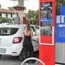 I prezzi applicati ieri in alcuni distributori con il diesel che ha superato la soglie dei 2 euro (Foto Petrussi)