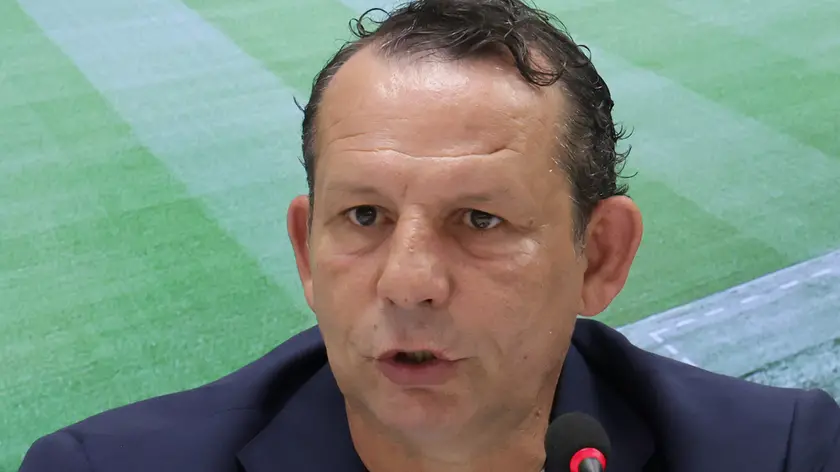 https://images.ilpiccolo.it/view/acePublic/alias/contentid/1sfzf0yuhgp95q9xdzc/0/copia-di-stadio-rocco-conferenza-stampa-presentazione-ds-delli-carri-con-d-aniello.webp?f=16%3A9&amp;w=840