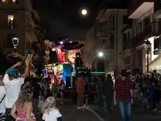 Un carro di un'edizione passata del carnevale estivo (foto di Katia Bonaventura)
