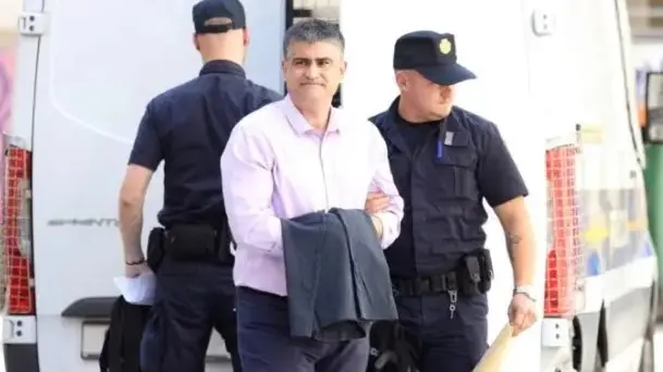 Il sindaco di Buie Vižintin al momento dell’arresto (foto La Voce)