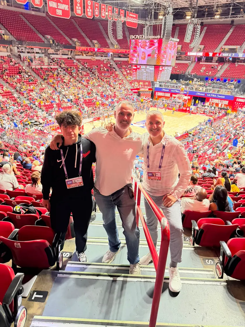 Al centro il presidente Josh Hiller assieme al gm Mike Arcieri (a destra) e allo scout Tobia Collina (a sinistra)