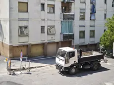 Il cantiere dove è avvenuta l’aggressione, in via Ucekar (foto Andrea Lasorte)