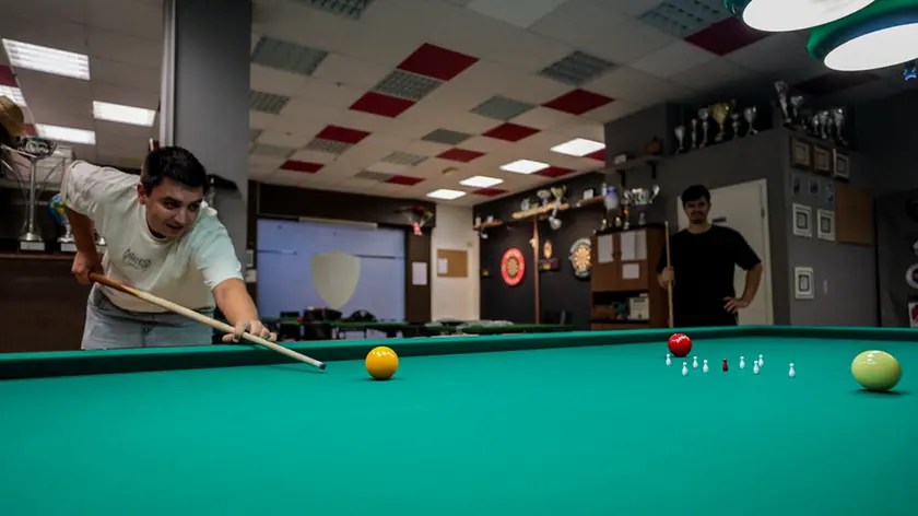 Giocatori di bilardo alla Goriziana al circolo di viaBellini (foto Tibaldi)