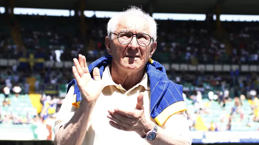 Osvaldo Bagnoli (nato il 3 luglio 1935), ex calciatore di Milan e Udinese