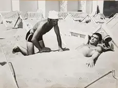 Gigi Riva durante la sabbiatura