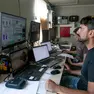 Gli ingegneri al lavoro sul progetto del nuovo sistema a propulsione a idrogeno per Viking Libra. Foto Bonaventura