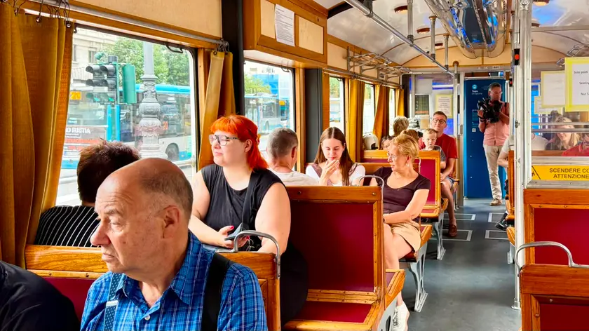 Riparte il tram a Trieste: ecco i primi passeggeri sulla linea 2 (Foto Silvano)
