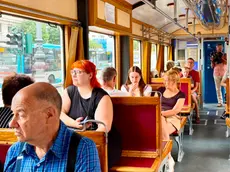 Riparte il tram a Trieste: ecco i primi passeggeri sulla linea 2 (Foto Silvano)