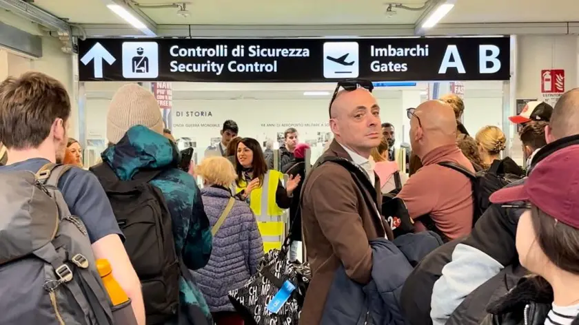 L’aeroporto di Ciampino, a Roma, dove l’anziano è stato convinto a recarsi (foto Ansa)