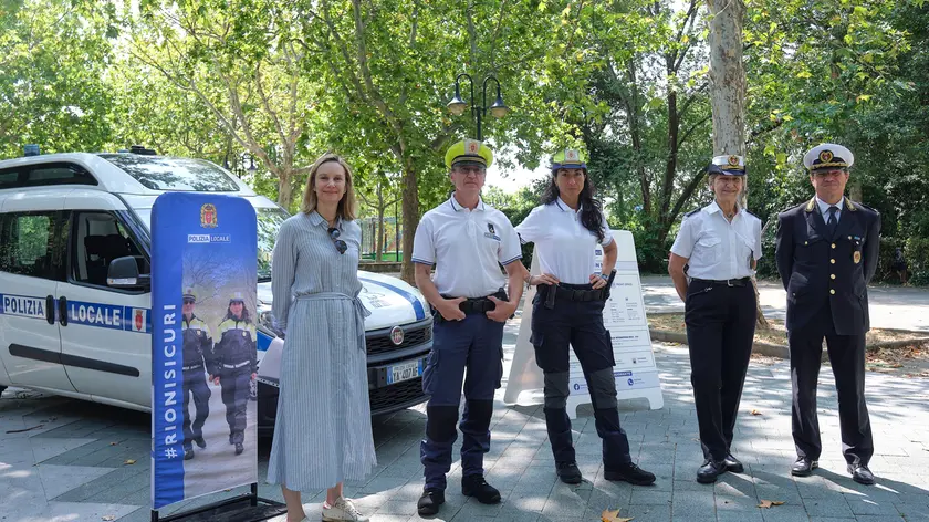 https://images.ilpiccolo.it/view/acePublic/alias/contentid/1slayk57yrx9zdapgbo/0/copia-di-polizia-locale-rioni-sicuri-ph-massimo.webp?f=16%3A9&amp;w=840