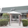 L’area esterna del Mc Donald’s dove c’è stato il parapiglia