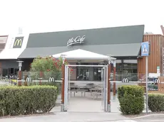L’area esterna del Mc Donald’s dove c’è stato il parapiglia