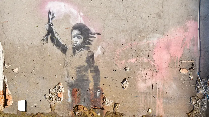 L'opera "Migrant Child" di Banksy in Rio Novo