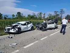 Le due vetture coinvolte nello scontro con il trattore