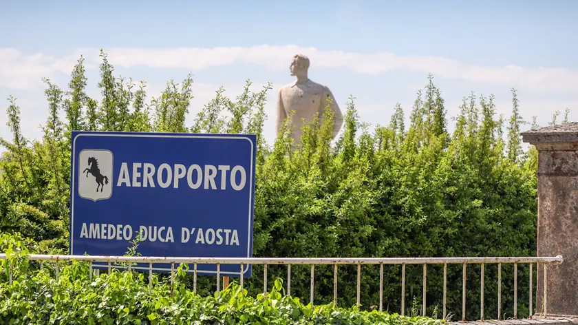 L’aeroporto Duca d’Aosta (foto Daniele Tibaldi)