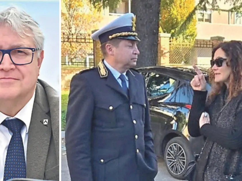Il sindaco De Toni, a destra l’ex comandante Carestiato assieme all’assessore Toffano