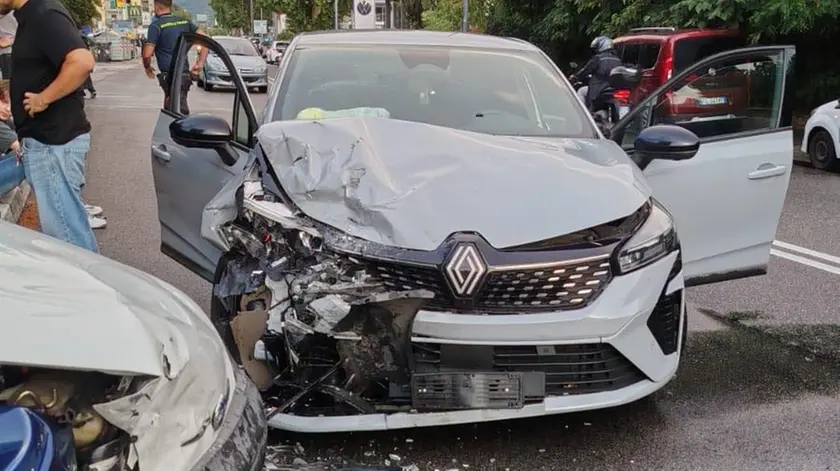 La renault Clio distrutta nell'incidente