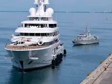 L'attracco dello yacht Boardwalk alla Stazione marittima. Foto Silvano
