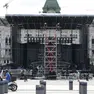 Il palco in piazza Unità che ospiterà i due concerti (foto Lasorte)