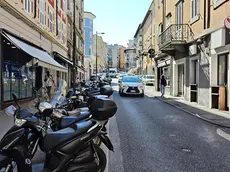 Via Settefontane e il locale, sulla destra (foto Andrea Lasorte)