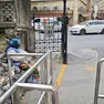 La mendicante ieri mattina fuori dal Maggiore Foto Lasorte