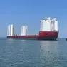 La chiatta norvegese che trasporterà le gru, ora a Chioggia