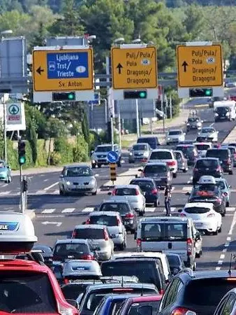 Vacanzieri diretti nell’Istria croata incolonnati a Capodistria