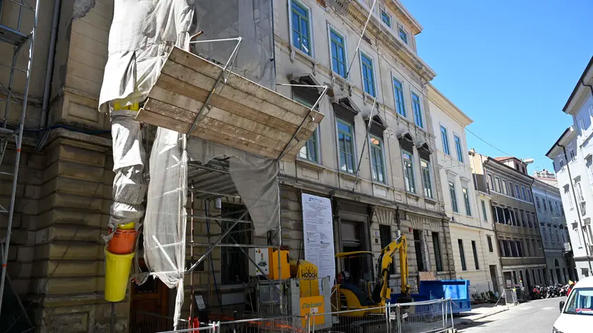 L’ingresso della sede originale della Sauro in via Tigor Foto Bruni