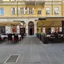 Gli ingressi dei due bar: L’oro, a sinistra, e Bomboniera, a destra