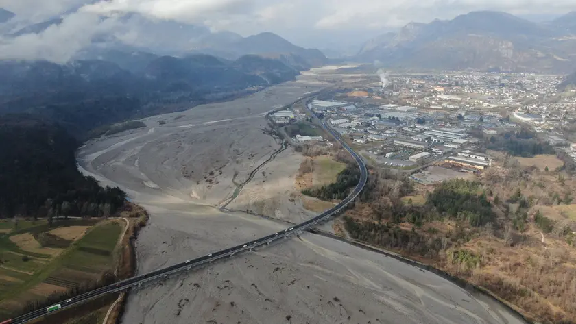 Un’immagine aerea del Tagliamento in secca nel 2023