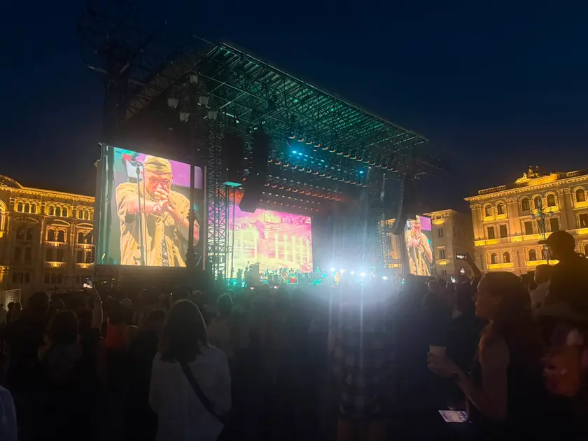 Il concerto dei Gorillaz in piazza Unità