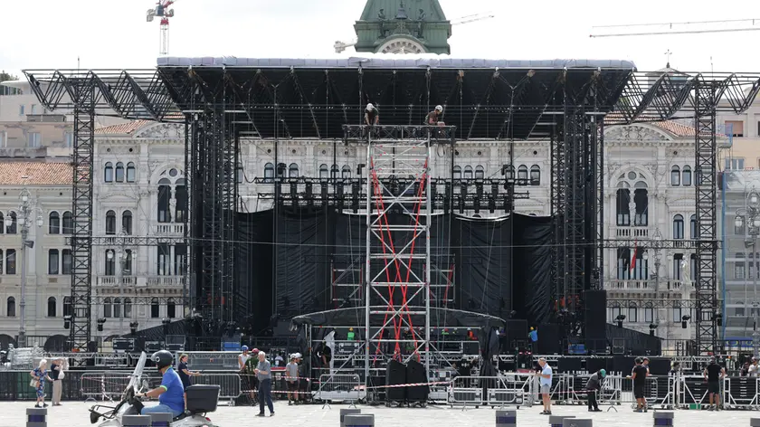 Il palco di piazza Unità (Lasorte)