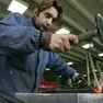 Un artigiano al lavoro: in Friuli Venezia Giulia sono passati dai 37.200 del 2016 ai 29.500 del 2025