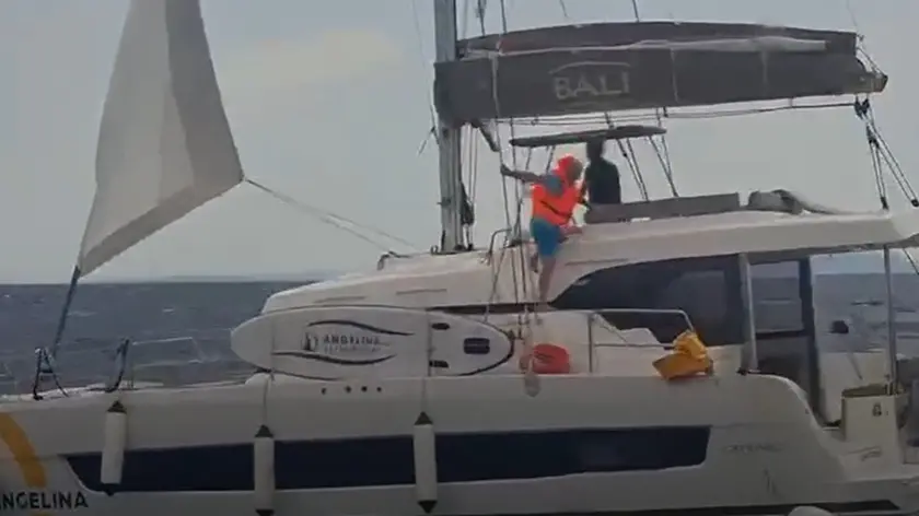 Immagine tratta dal video del ministero della Marineria croato che conduce le ricerche