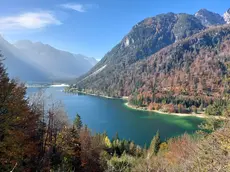 Una veduta del lago di Raibl a Cave del Predil.