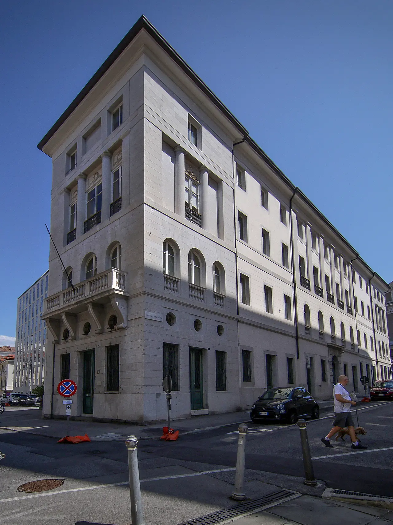 Una panoramica di Palazzo Costanzi (Lasorte)