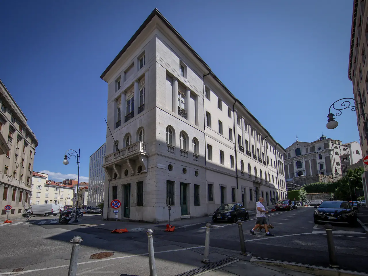 Una panoramica di Palazzo Costanzi (Lasorte)