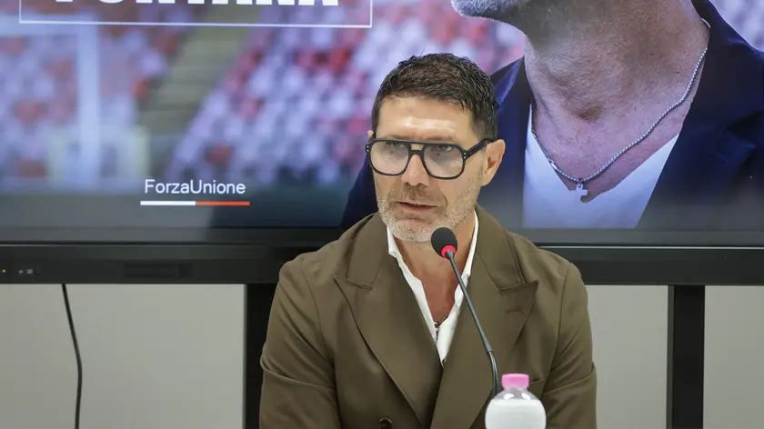 https://images.ilpiccolo.it/view/acePublic/alias/contentid/1sqy6g844fw9jgrp8ue/0/copia-di-stadio-rocco-presentazione-nuovo-allenatore-gaetano-fontana.webp?f=16%3A9&amp;w=840