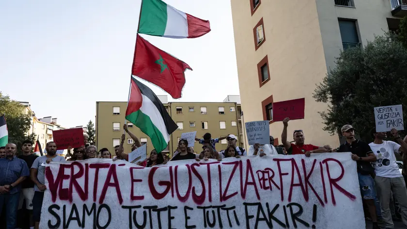 Una delle manifestazioni organizzate in Italia in memoria di Abderrahim Fakir (foto Ansa)