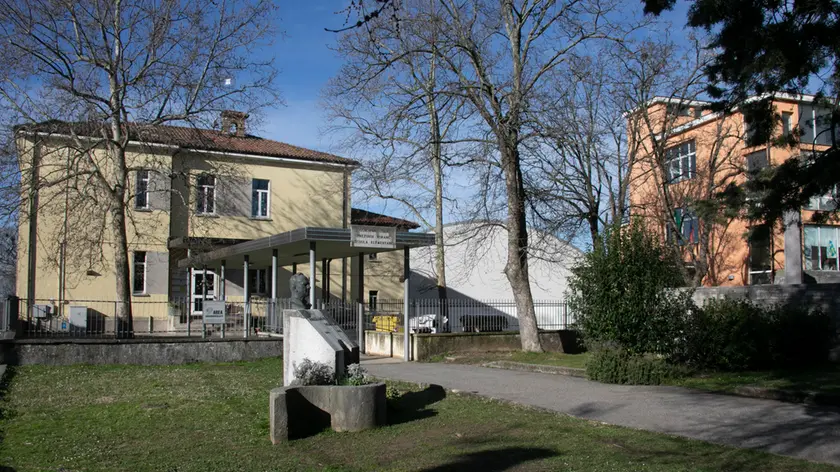 Il comprensorio scolastico di Doberdò, al centro della vicenda, in un’immagine d’archivio Bonaventura