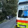 L’auto fuori strada: il conducente è stato elitrasportato a Cattinara