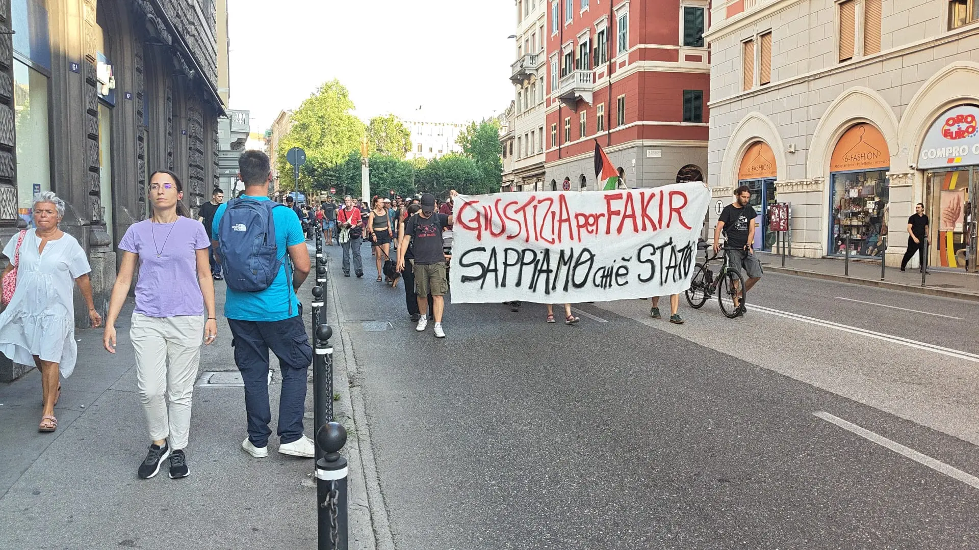 Il corteo in memoria di Fakir