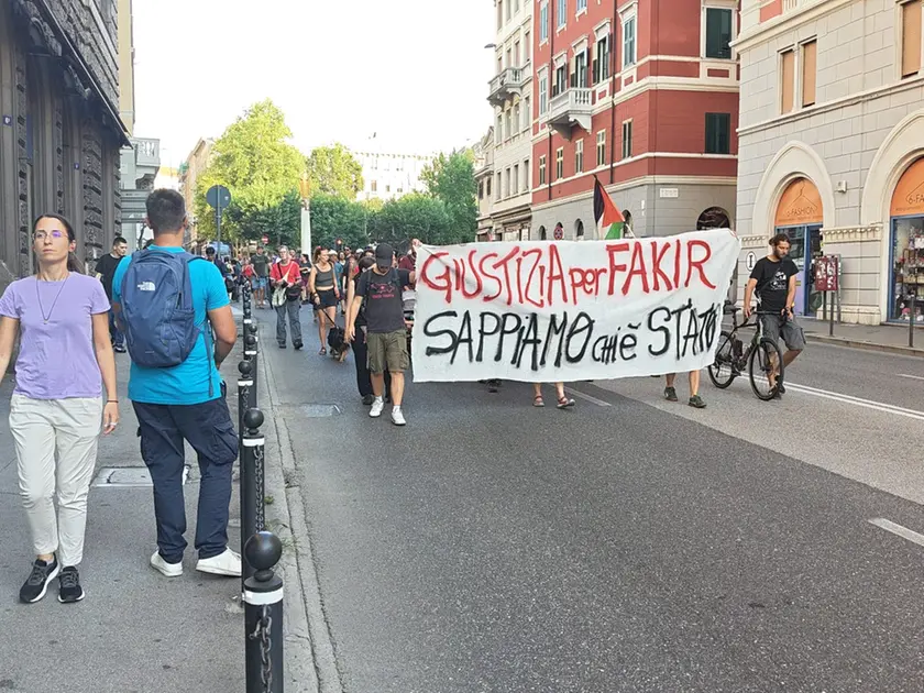 Il corteo in memoria di Fakir