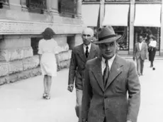 Mario Midena nel dopoguerra in piazza della Repubblica