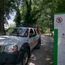 Un mezzo della Protezione civile e gli avvisi di divieto (Bonaventura)